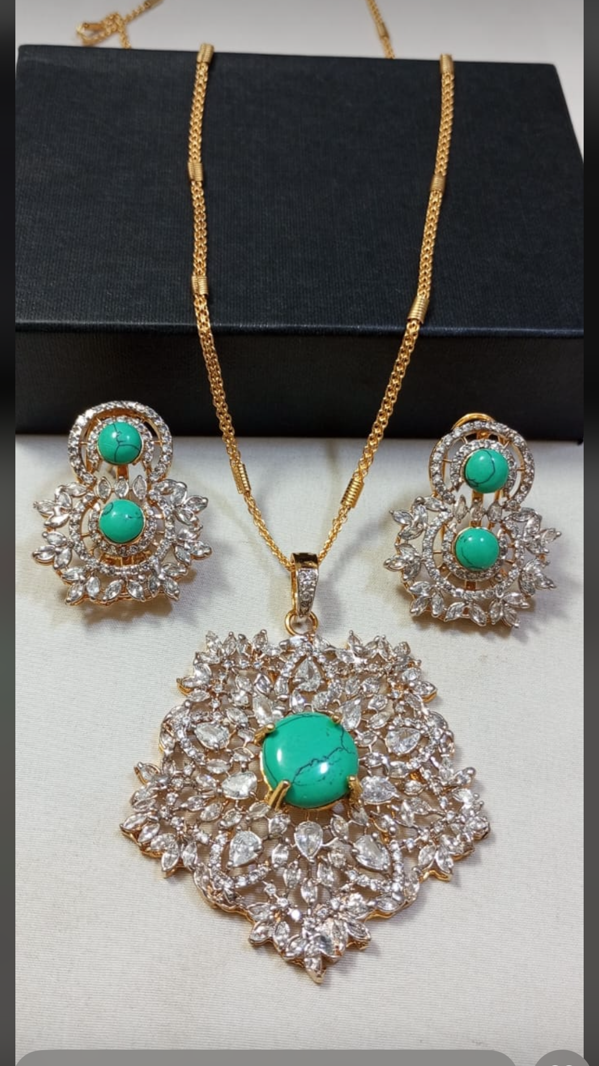 Guldasta E Naaz set