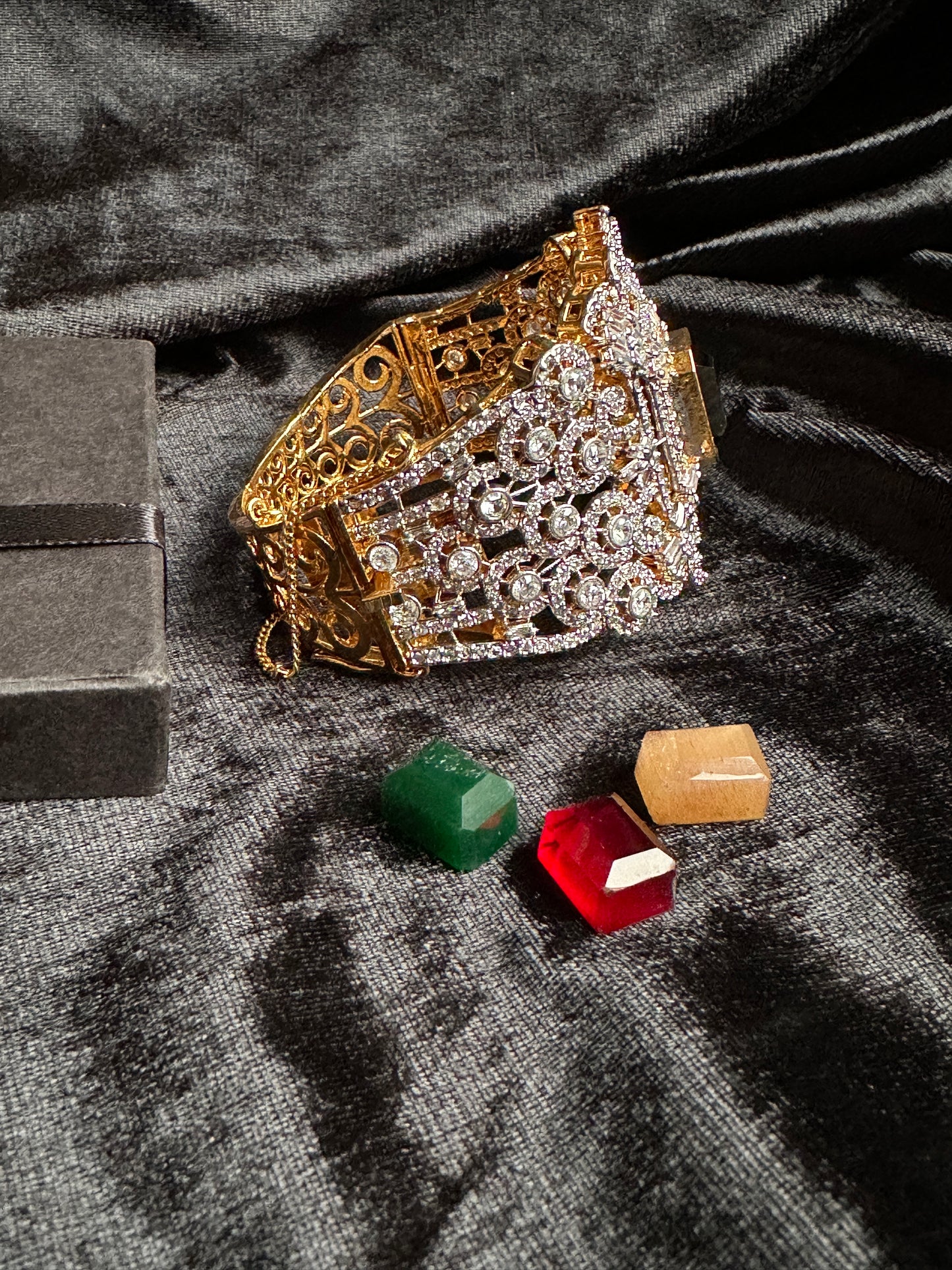 Changeable stones King Bangle