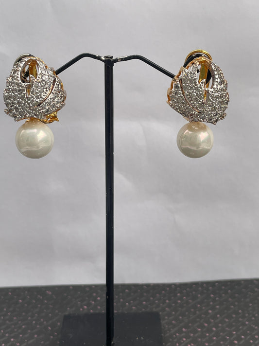 Pearl Purity Studs