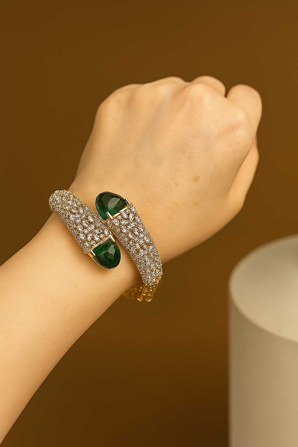 Opaline Crest Bangle