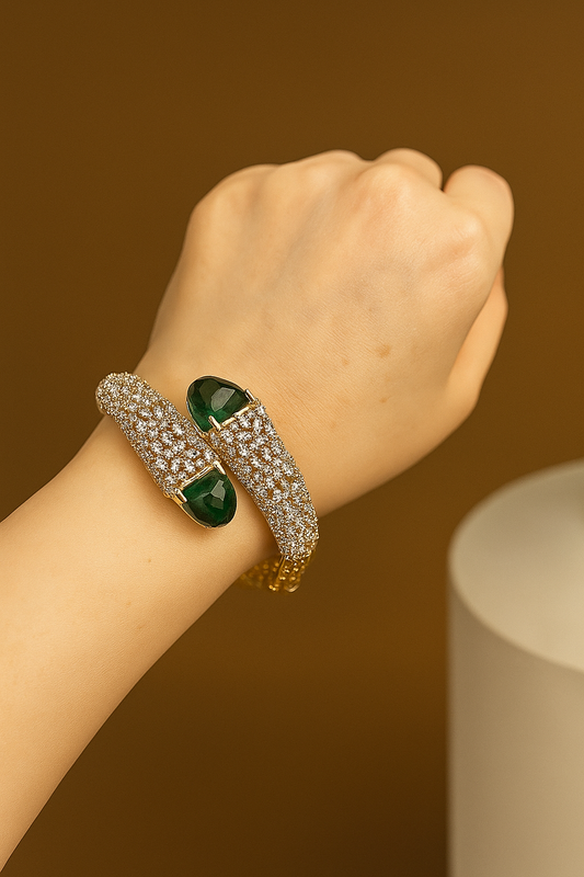 Opaline Crest Bangle